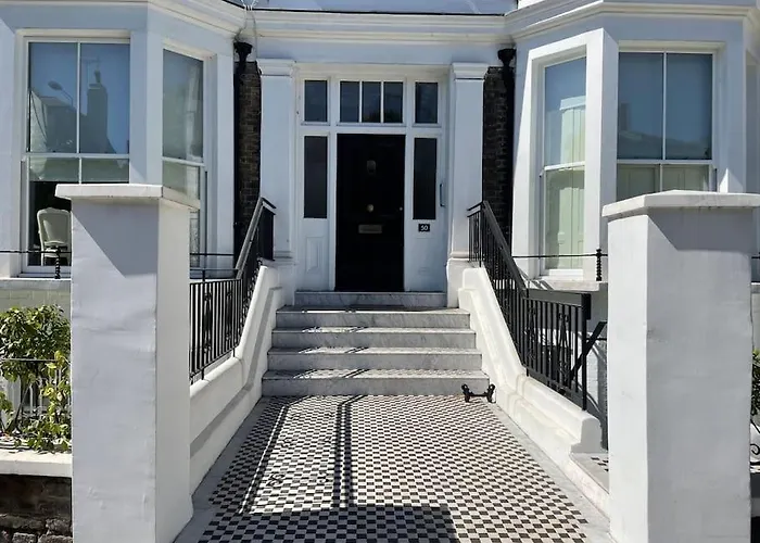 Stylish 3-Bedroom Flat In Kensington