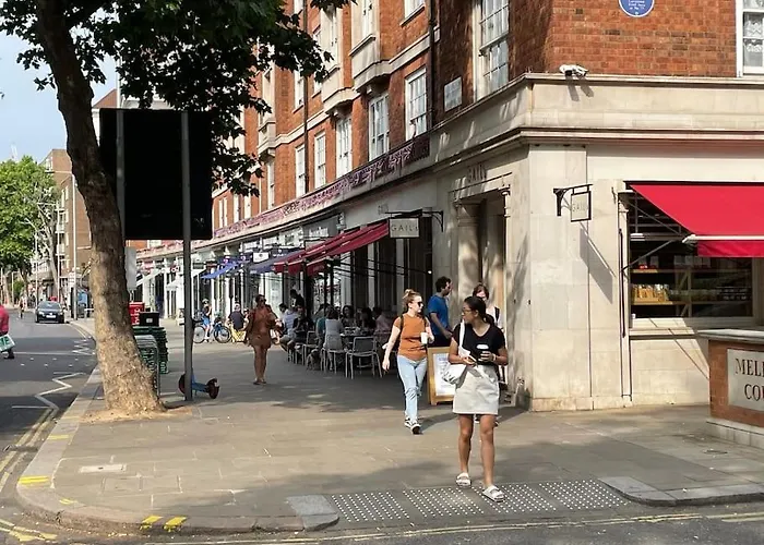 Stylish 3-Bedroom Flat In Kensington
