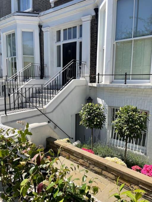 Stylish 3-bedroom Flat In Kensington Appartamento *